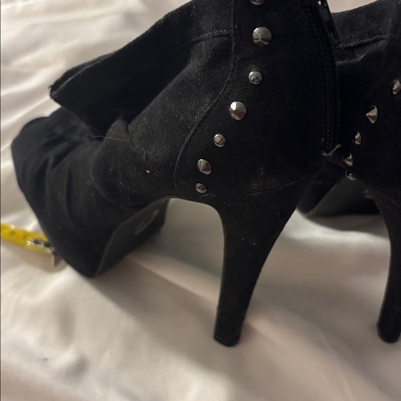 FINAL MARKDOWN Guess Black Peep-Toe Heeled Boots 7 - Picture 3 of 10